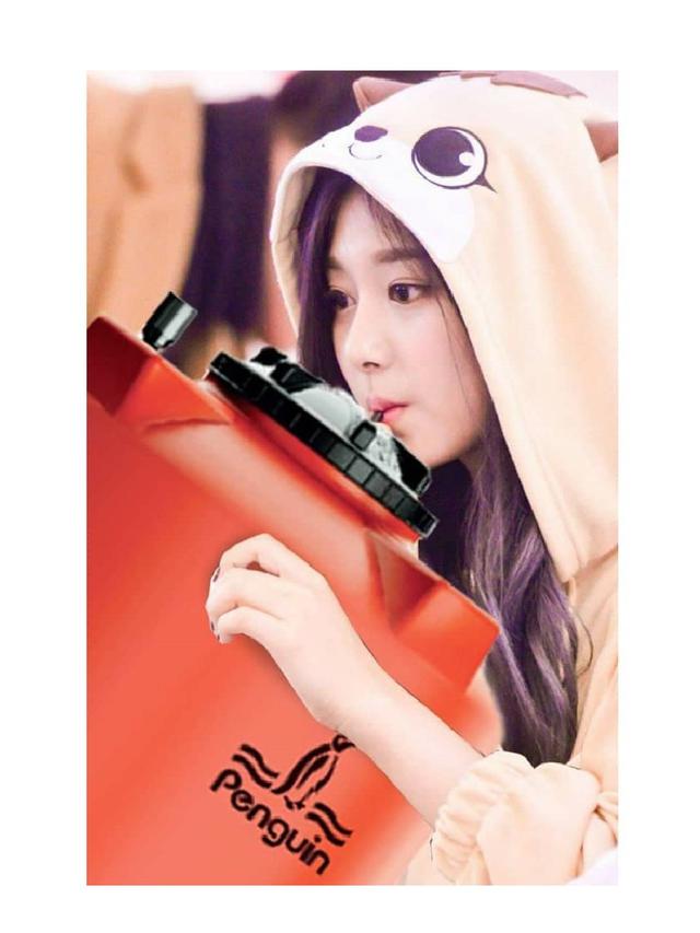 6 Foto Editan Nyeleneh Tzuyu TWICE Lagi Minum Ini Bikin Tepuk Jidat