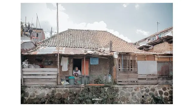 Potret Rumah Masa Kecil 7 Artis Ini Curi Perhatian, Ada yang di Pinggir Kali