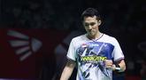 Pebulu tangkis tunggal putra Indonesia Jonatan Christie saat bertanding melawan Jia Heng Jason The (Singapura) pada babak 32 besar Indonesia Open 2026 di Istora Senayan, Jakarta, Selasa (2/6/2026). (Bola.com/M Iqbal Ichsan)