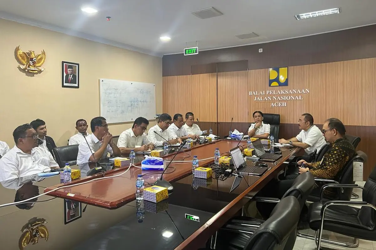 Audiensi KSP bersama Pemerintah Aceh dan Balai Pelaksanaan Jalan Nasional (BPJN) Aceh, di Banda Aceh, Selasa (13/6/2023).