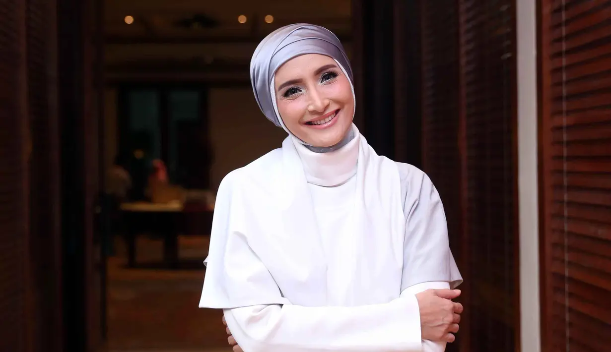 Inneke Koesherawati puasa kali ini tidak bisa bersama dengan suaminya. Seperti di ketahui, beberapa waktu lalu, suaminya, Fahmi Darwansyah divonis hukuman penjara dua tahun delapan bulan. (Nurwahyunan/Bintang.com)