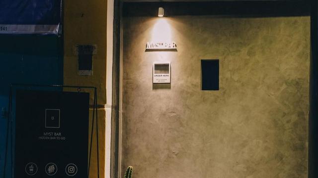 Kedai Minuman Misterius di Bandung, Para Pembeli Dilayani Boneka Tangan