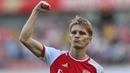 Martin Odegaard menjadi kapten tim termuda ketiga di liga top Eropa musim 2023/2024 bersama Arsenal di Liga Inggris. Saat ini pemain yang berposisi sebagai gelandang serang dan telah membela The Gunners sejak awal musim 2021/2022 masih berusia 24 tahun. Ia dipercaya menjabat kapten Arsenal sejak awal musim 2022/2023 menggantikan Alexandre Lacazette yang habis kontrak pada akhir musim 2021/2022. (AFP/Glyn Kirk)