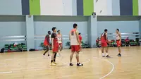 Timnas Basket Indonesia berlatih di GBK Arena jelang SEA Games 2023 (Liputan6.com/Thomas)