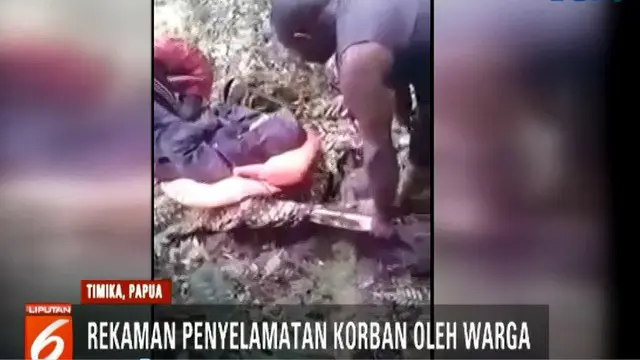 Dua warga Yigi Endis Tabuni dan Ekira Lokbere berjuang bertaruh nyawa menyusuri hutan di daerah distrik selama tiga hari sebelum akhirnya tiba di Pos Distrik Mbua.