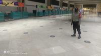 Pelarangan Mudik Hari Pertama, Terminal 2 Bandara Soekarno-Hatta (Soetta) Sepi. (Liputan6.com/Pramita Tristiawati)