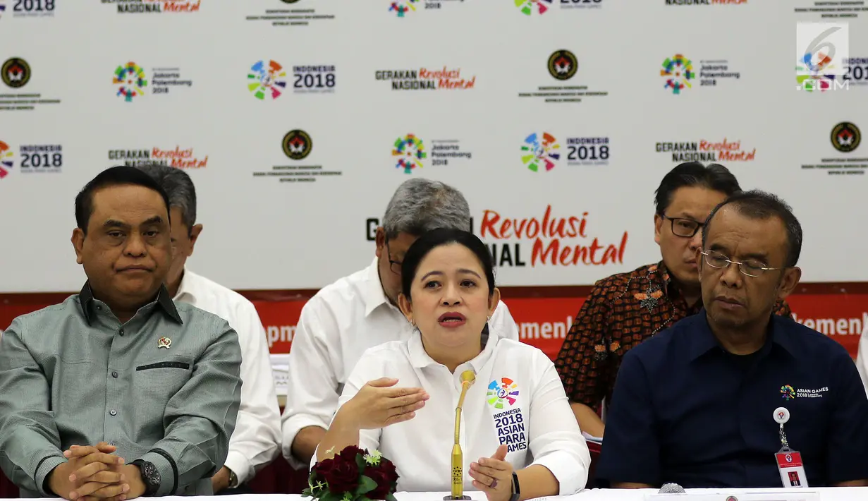 Menko PMK Puan Maharani bersama Menpan-RB yang juga sebagai CdM Asian Games 2018 Syafruddin memberikan keterangan kepada wartawan pasca penyelenggaraan Asian Games 2018 di kantor Kemenko PMK, Jakarta, Senin (3/9). (Liputan6.com/Johan Tallo)