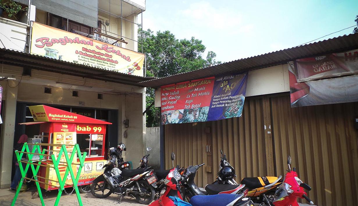 Seorang terduga teroris diamankan pihak kepolisian pada Sabtu (9/8/2014) di kediamannya di kawasan Jatiasih Kota Bekasi. (Liputan6.com/Faizal Fanani)