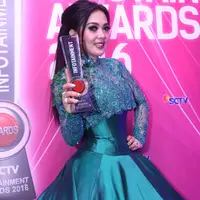 Dalam waktu dekat, pelantun lagu 'Sesuatu' Syahrini akan menggelar konser tunggal selama 2 jam. (Nurwahyunan/Bintang.com)