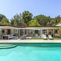 Rumah Jamie Dornan (Foto: Variety)