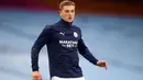 Liam Delap yang masih berusia 18 tahun ini merupakan penyerang yang lagi naik daun Manchester City U-23. Liam Delap merupakan putra dari mantan pemain Liga Inggris, Rory Delap. (AFP/Alex Livesey)
