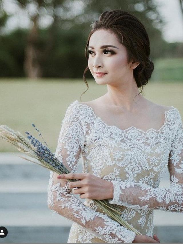 7 Pesona Bella Putri Ekasandra saat Menggunakan Kebaya, Menawan