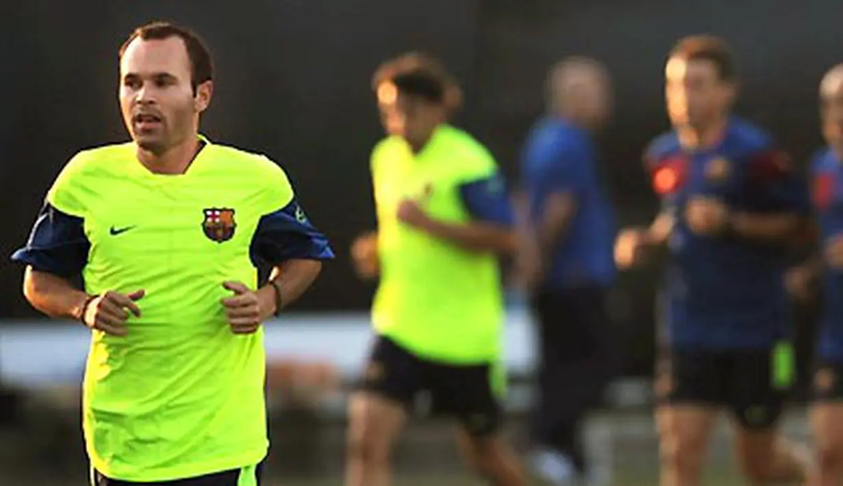 Gelandang Barcelona, Andres Iniesta mengikuti sesi latihan pramusim di Amerika Serikat pada 29 Juli 2009. AFP PHOTO/GABRIEL BOUYS