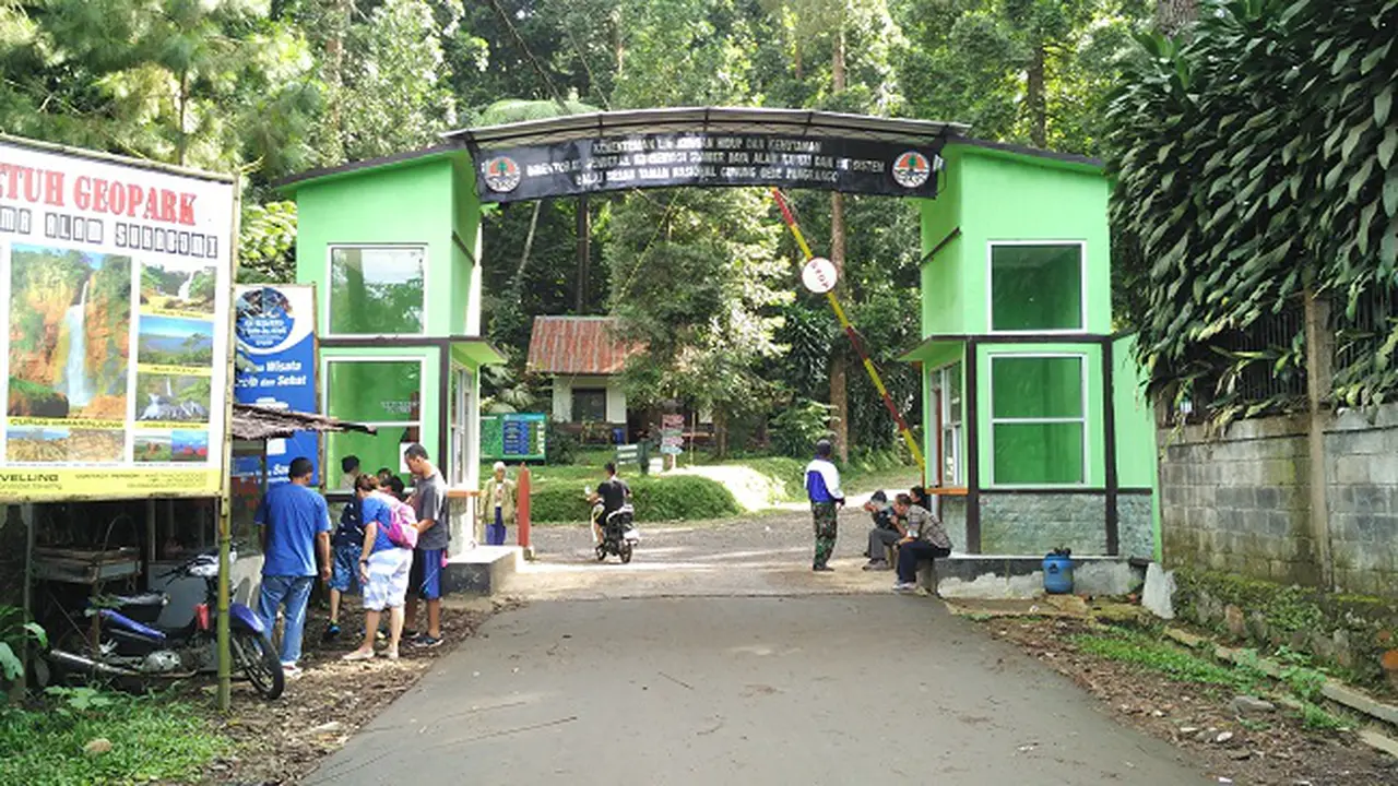 Gerbang Masuk Situ Gunung