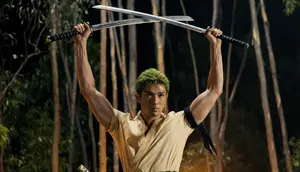 Mackenyu Arata sebagai Roronoa Zoro di One Piece Live Action. (Casey Crafford/Netflix &copy; 2023)