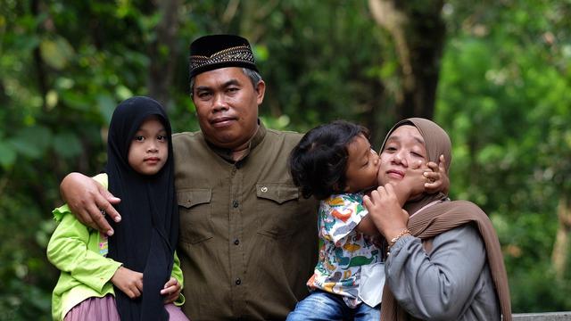 Ilustrasi keluarga, orang tua dan anak-anaknya