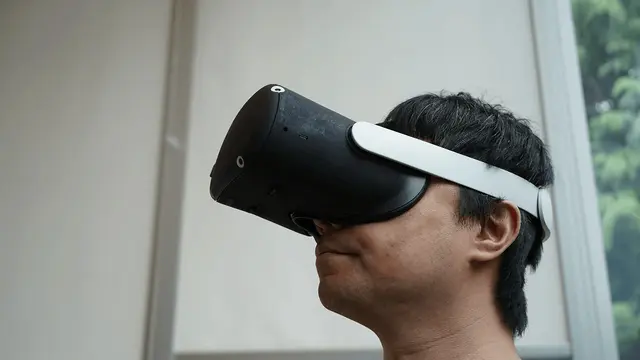 Headset prototipe penelitian "Tiramisu" milik Meta.