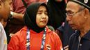 Atlet Judo Indonesia, Miftahul Jannah, tampak sedih usai gagal berlaga pada Asian Para Games di Jiexpo, Kemayoran, Jakarta, Senin (8/10/2018). Miftah didiskualifikasi karena enggan melepas hijab nya. (Bola.com/M Iqbal Ichsan)