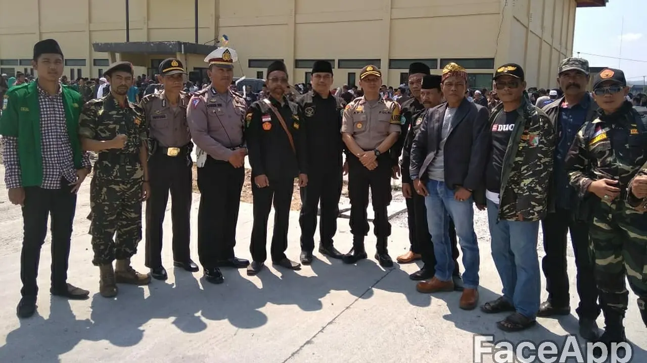 Beberapa anggota banser NU terlibat langsung dalam penyambutan dan pengamanan kepulangan jemaah haji asal Garut, yang dipusatkan di SOR Ciateul