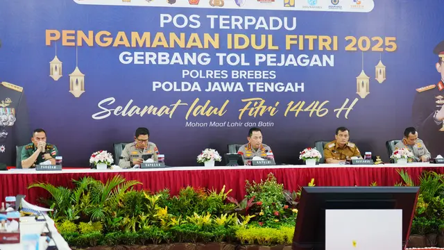 Kapolri Jenderal Pol. Listyo Sigit Prabowo meninjau langsung Posko Terpadu Pejagan, Kabupaten Brebes, pada Rabu (19/3/2025).
