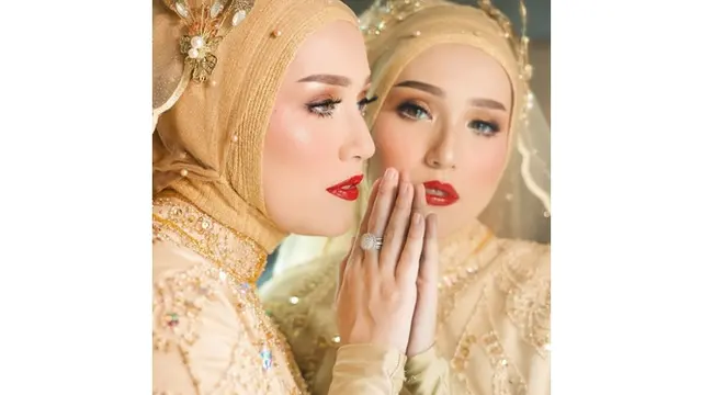 6 Gaya Pemotretan Adelia Istri Pasha Ungu Paling Curi Perhatian, Selalu Modis