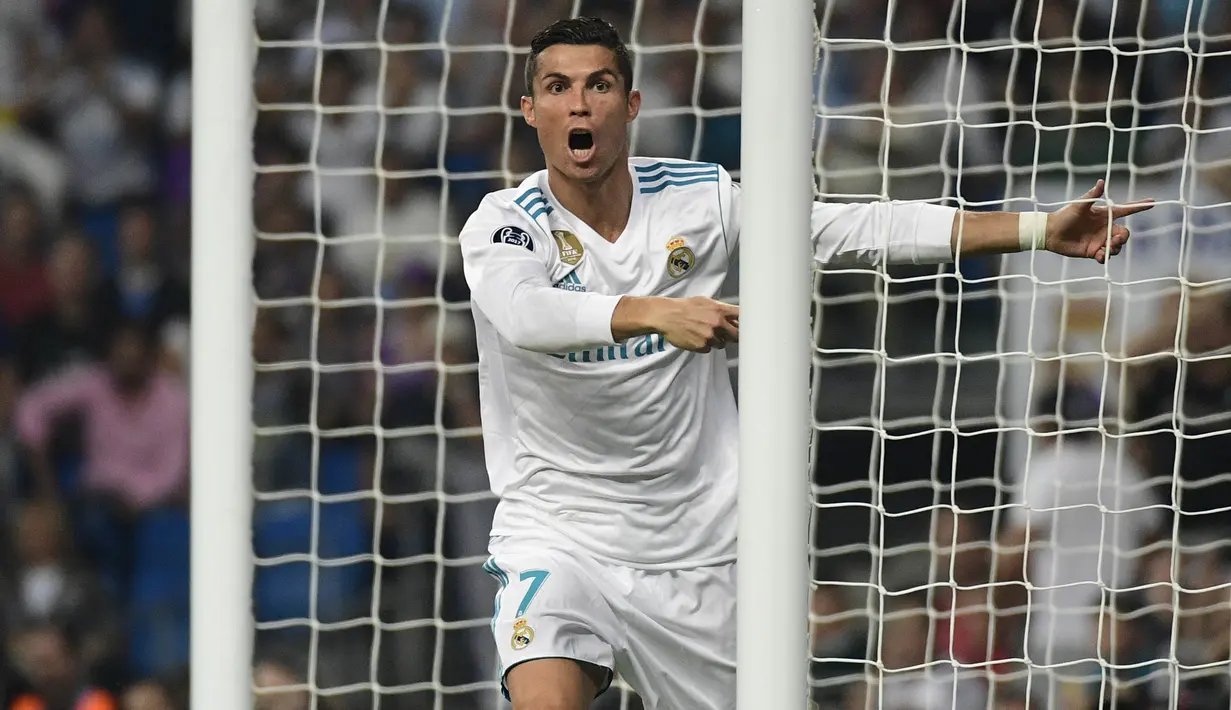 4. Tambahan dua gol saat melumat APOEL membuat Cristiano Ronaldo total sudah mencetak 107 gol dalam ajang Liga Champions. Musim lalu dirinya keluar sebagai top scorer dengan mencetak 12 gol. (AFP/Pierre-Philippe Marcou)