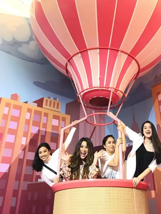 (Instagram/stephaniepoetri)