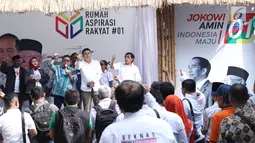 Sejumlah Advokat Indonesia Maju saat mendeklarasikan dukungan kepada Calon Presiden/Wakil Presiden Joko Widodo-Ma'ruf Amin di Jakarta, Jumat (30/11). Mereka bertekad menangkal hoax yang menyerang pasangan nomor urut 01. (Liputan6.com/Helmi Fithriansyah)