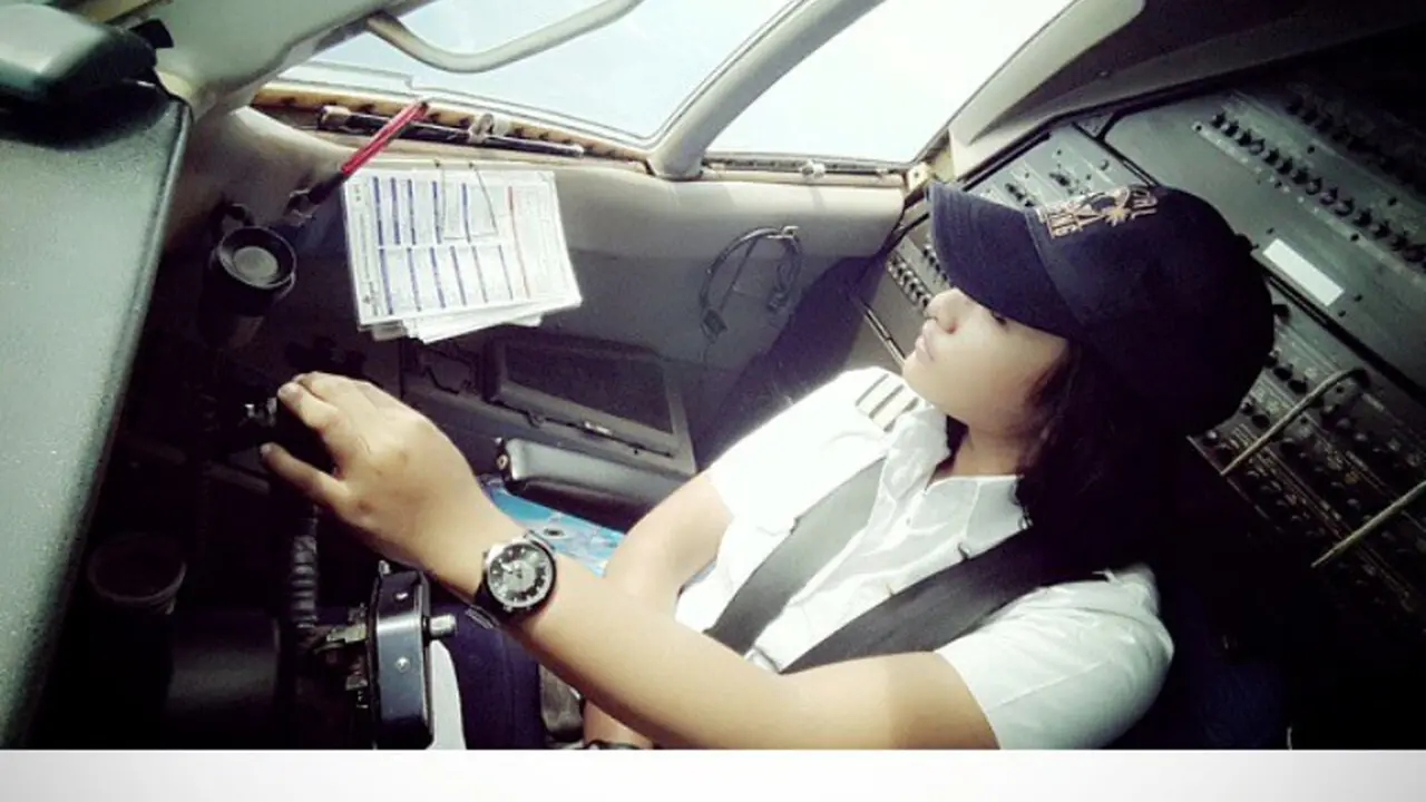 Pilot cantik Elesta.