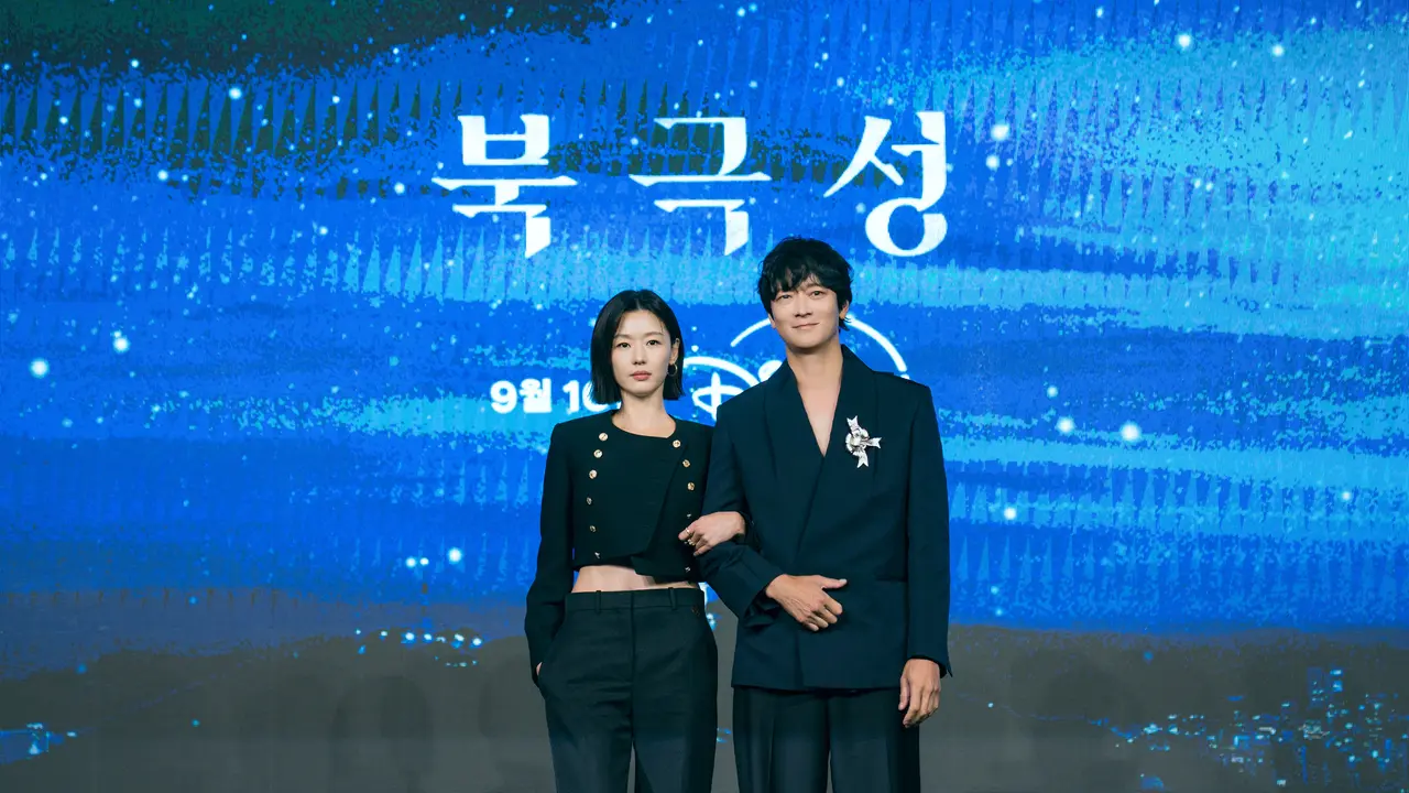 Jun Ji Hyun dan Kang Dong Won. (dok. The Walt Disney Company/ Disney Plus Hotstar)