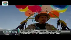 Pria ini terbang melintasi Afrika Selatan dengan balon helium berwarna-warni layaknya adegan di film-film.
