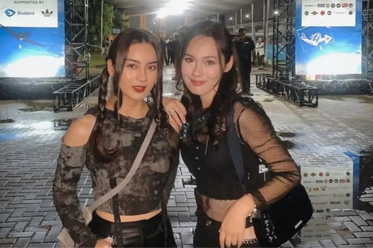 Potret Cantik Ersya Aurelia saat Nonton Konser NIKI Buzz World Tour (credit: instagram/ersyaurel)