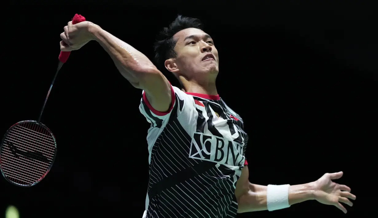 <p>Jonatan Christie harus puas menyandang predikat runner-up di ajang badminton super 750, Japan Open 2023. (AP Photo/Hiro Komae)</p>