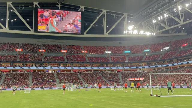 Fans saat Open Training Liverpool