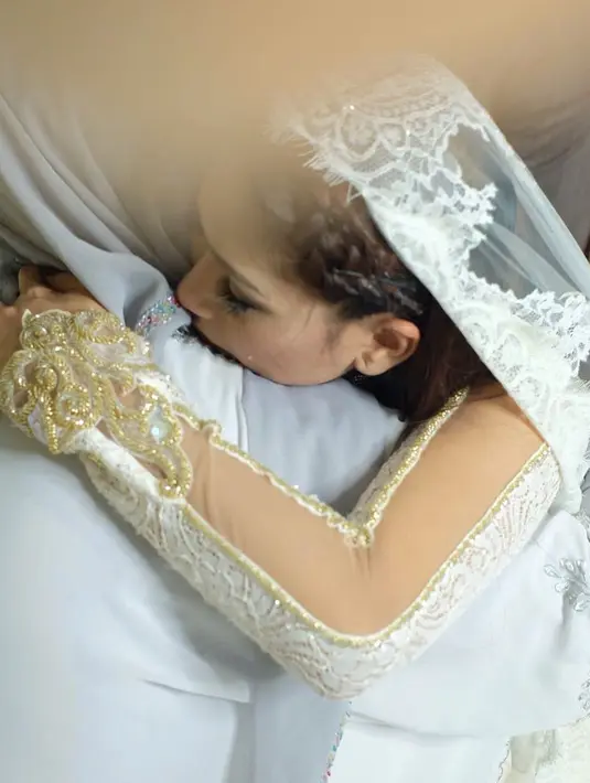 "Kalau bisa diperbaiki kenapa enggak? Kan semua orang punya salah. Sejauh dia mau memperbaiki dirinya. Semoga tidak terjadi lagi," lanjut Tata Janeeta.  (Instagram/tatajaneetaofficial)