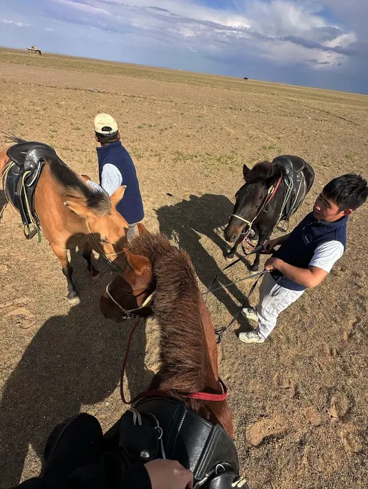 Liburan Nikita kali ini cukup menyita perhatian warganet karena lokasi yang dikunjungi anti mainstream sebab masih jarang dikunjungi oleh turis. [Instagram/nikitawillyofficial94]