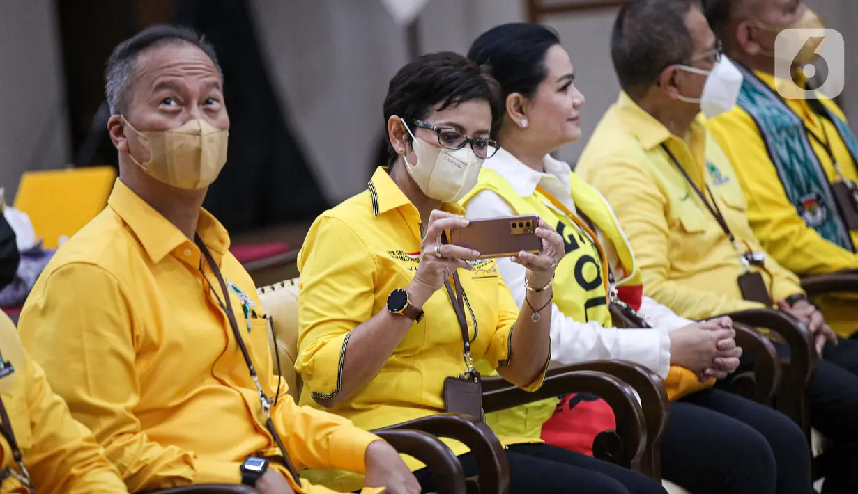 Politisi Golkar Nurul Arifin saat Pendaftaran Partai Politik Calon Peserta Pemilu tahun 2024 di Gedung KPU, Jakarta, Rabu (10/8/2022). Diketahui, Golkar mendaftarkan diri bersama dengan parpol lainnya di Koalisi Indonesia Bersatu yakni PAN dan PPP. (Liputan6.com/Faizal Fanani)