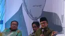 Presiden RI ketiga, BJ Habibie memberikan penjelasan saat peresmian nama gedung Bappenas, Jakarta, (23/9). Nama tersebut di ambil dari mendiang Prof. Dr. Widjojo Nitisastro yang berperan dalam pembangunan Indonesia 1927-2012 . (Liputan6.com/Angga Yuniar)