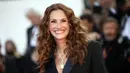 Julia Roberts berpose untuk fotografer setibanya pada pemutaran perdana film Armageddon Time di Festival Film Cannes 2022, Prancis, 19 Mei 2022. (Photo by Vianney Le Caer/Invision/AP)