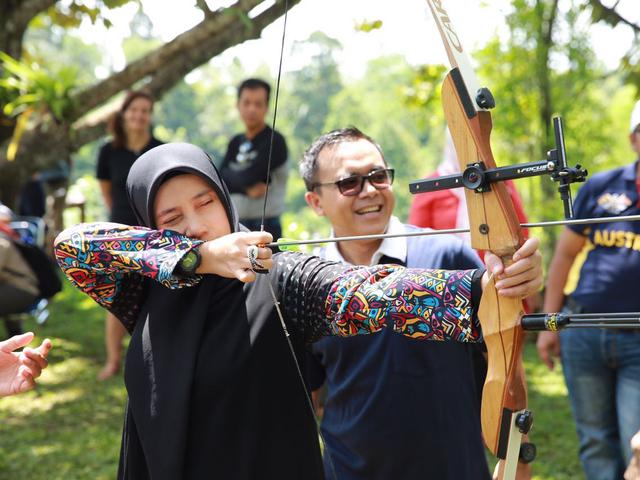 Anak Anak Panah Melesat Di Kaki Gunung Ijen Regional Liputan6 Com