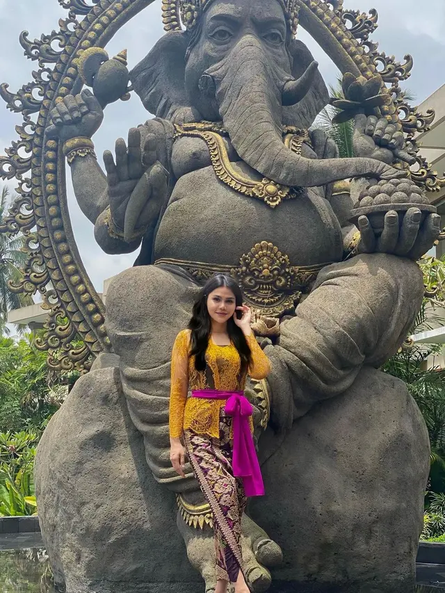 6 Potret Liburan DJ Katty Butterfly di Pulau Dewata, Dipuji Cantik Pakai Kebaya Bali