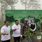 Aksi penanaman 1.000 bibit pohon yang dilakukan Telkom Indonesia di Desa Girikerto, Sleman, DIY. (Liputan6.com/Agustinus M. Damar)