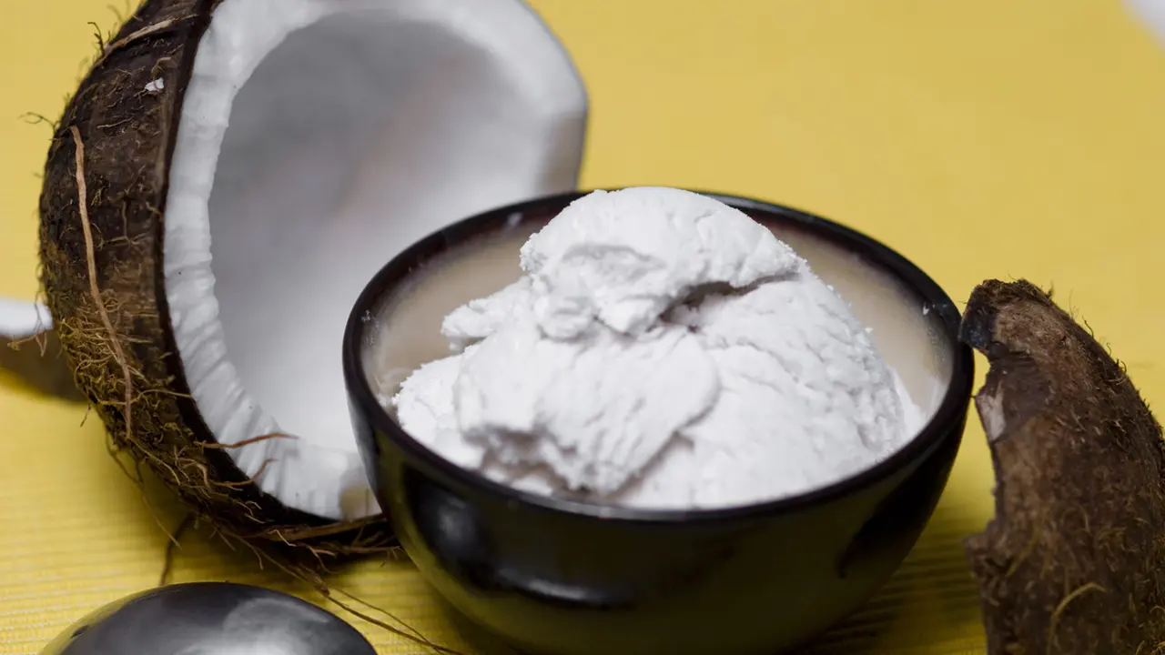 7 Produk Kecantikan yang Bisa Digantikan dengan Minyak Kelapa