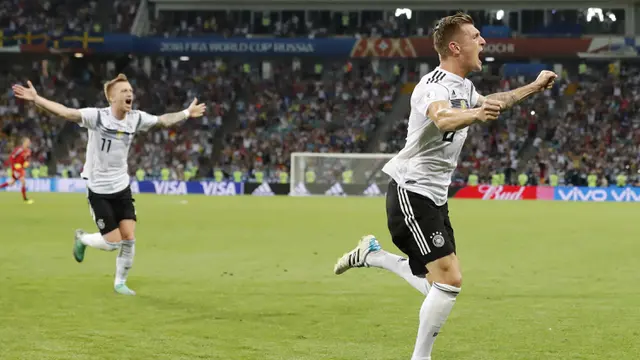 FOTO: Gol Injury Time Toni Kroos Antar Jerman Bungkam Swedia