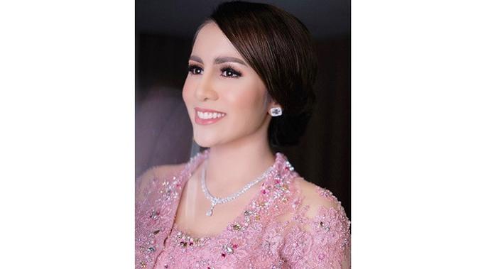 6 Gaya Momo Geisha Berdandan Bak Pejabat, Jadi Sorotan Publik (sumber: Instagram.com/therealmomogeisha)