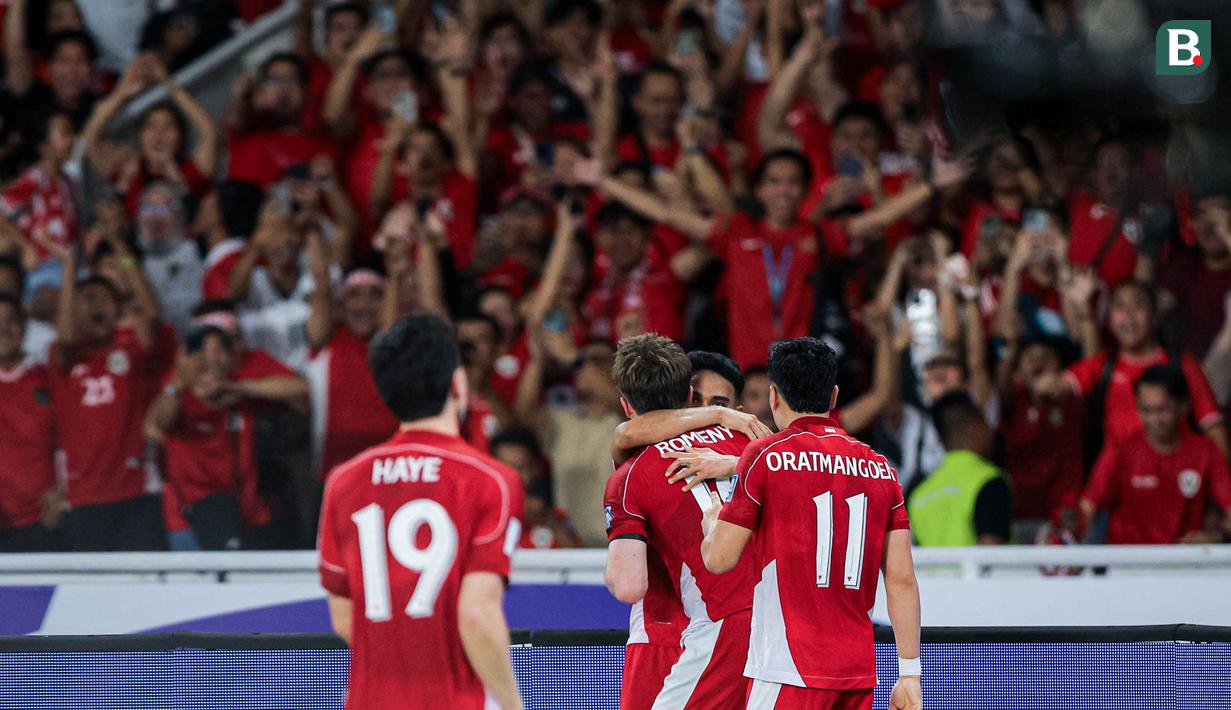 <p>Pemain Timnas Indonesia, Ole Romeny dan Marselino Ferdinan, melakukan selebrasi setelah mencetak gol ke gawang Bahrain pada laga kedelapan putaran ketiga Grup C kualifikasi Piala Dunia 2026 di Stadion Utama Gelora Bung Karno, Jakarta, Selasa (25/3/2025) malam WIB. (Bola.com/Bagaskara Lazuardi)</p>