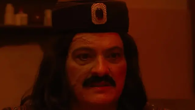 Clift Sangra sebagai Bisman dalam film Suzzanna: Santet Dosa di Atas Dosa. (Foto: Dok. Soraya Intercine Films)