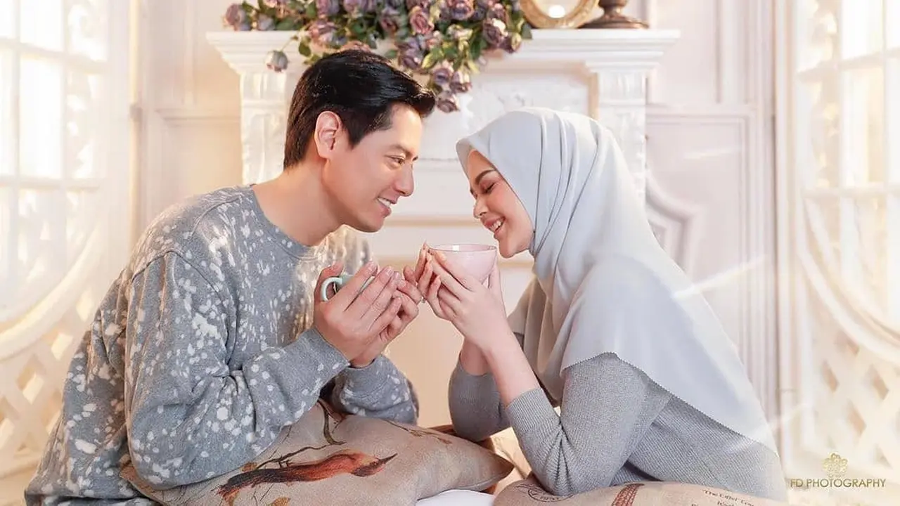 [Fimela] Roger Danuarta dan Cut Meyriska