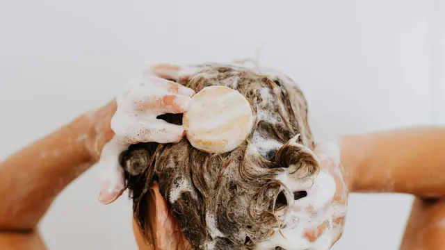 Manfaat Keramas saat Menstruasi