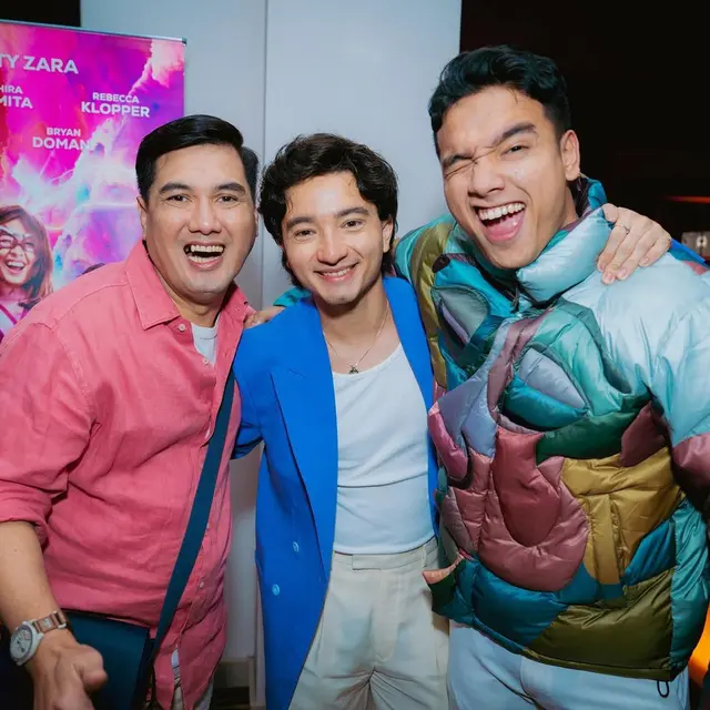 Fadly Faisal beri dukungan Rebecca Klopper di gala premiere Virgo and the Sparklings (Foto:@snap.fuel via Instagram fadlyfsl_)